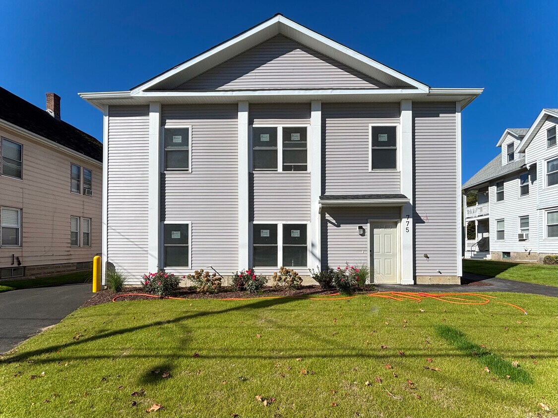 Primary Photo - 775 Main St