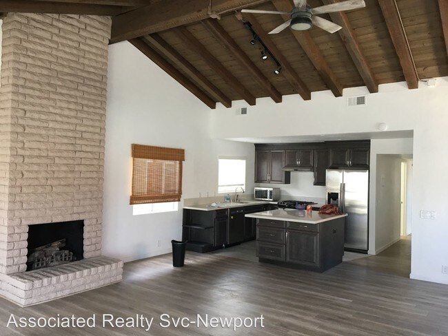 Foto del edificio - 219 E Balboa Blvd