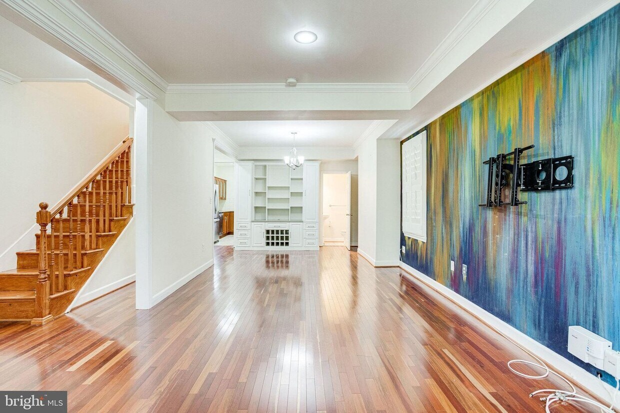Living room - 595 Columbia Rd NW