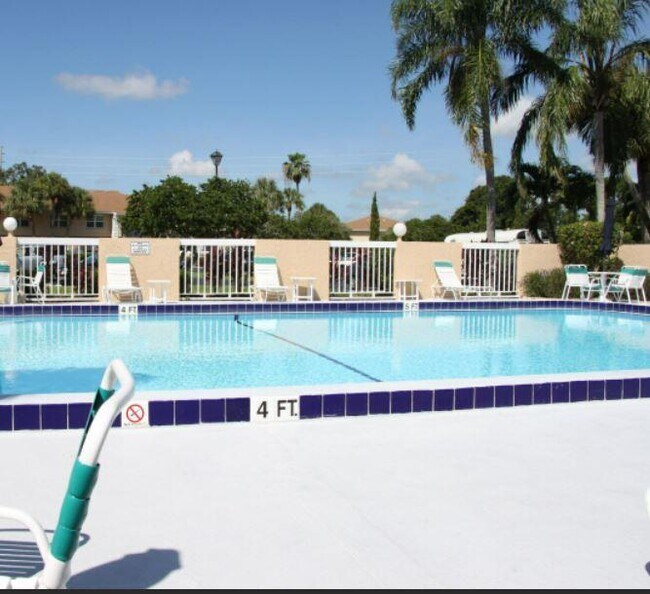 1564 SE Royal Green Cir Unit 201, Port Saint Lucie, FL 34952 Condo