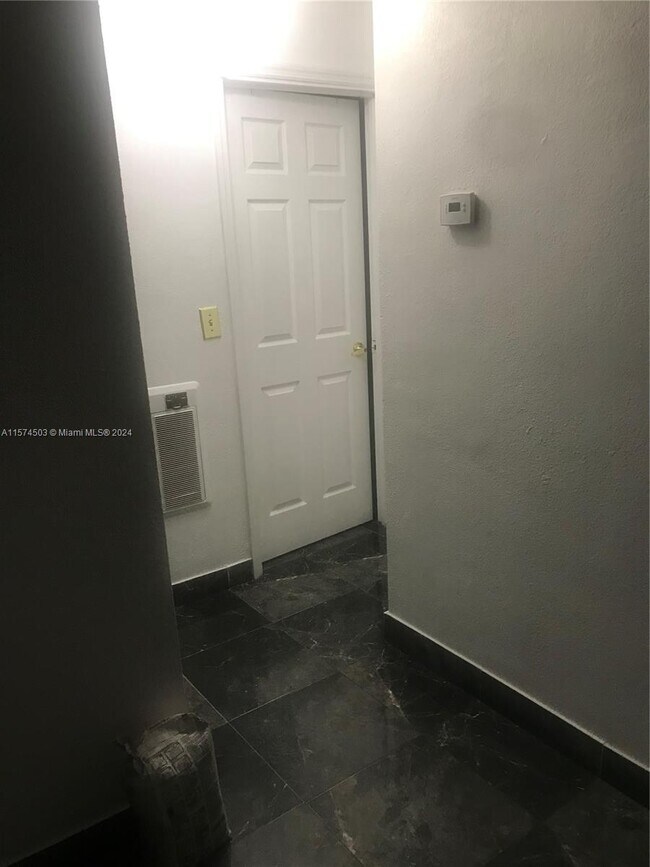 Foto del edificio - 6520 Fletcher St