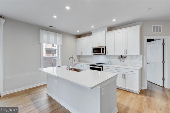 Building Photo - 1669 Bandit Loop