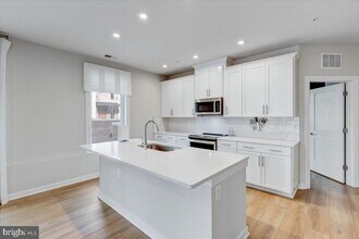 Building Photo - 1669 Bandit Loop