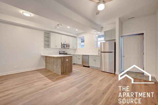 Building Photo - 1142 W 17th St