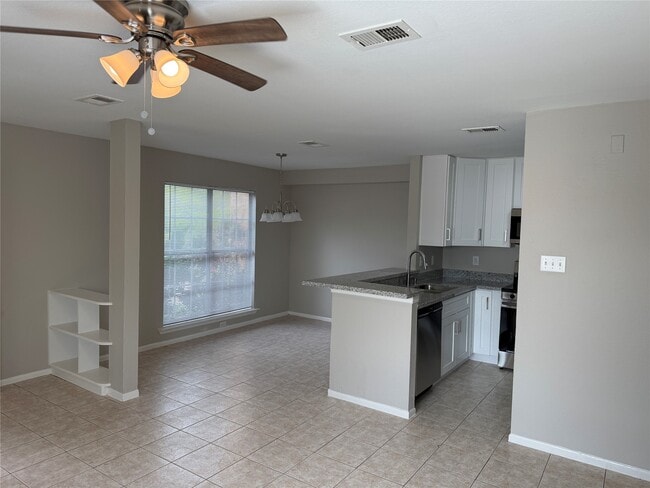 Building Photo - 13902 Buckingham Dr