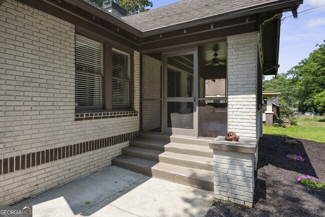 Foto del edificio - 1782 Walker Ave