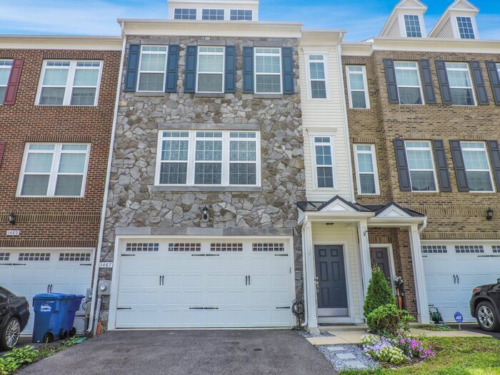 Primary Photo - Pet Friendly 3 Level Inner Townhouse with ...