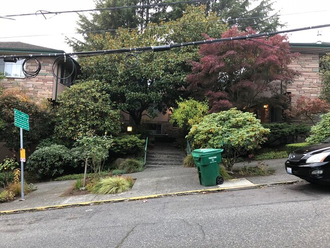 Building Photo - 711 3rd Ave W