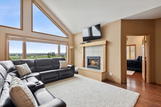 Foto del edificio - 5-bedroom, 3-bathroom furnished home in Kalispell, Montana!