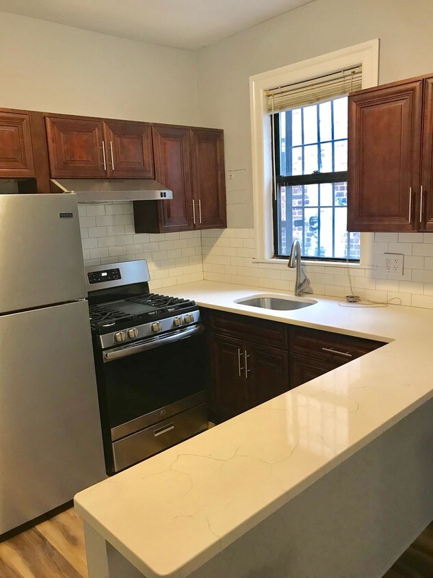 Primary Photo - 32-31 Steinway Street