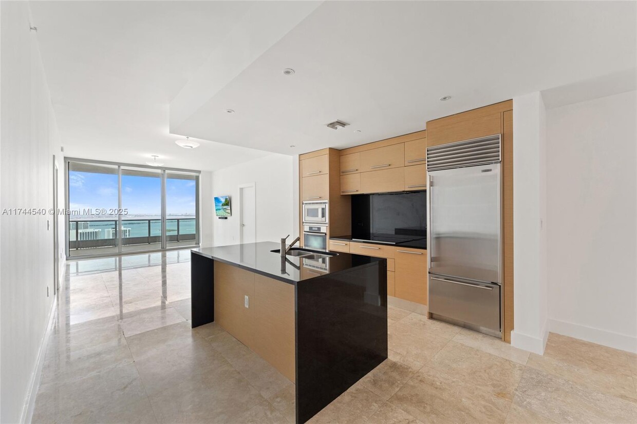 Primary Photo - 900 Biscayne Blvd