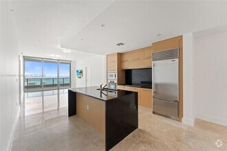 Building Photo - 900 Biscayne Blvd