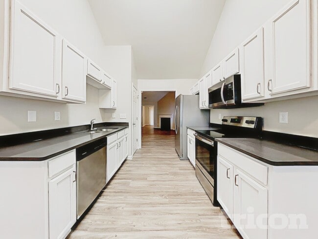 Foto del edificio - 7715 Hidden Creek Dr