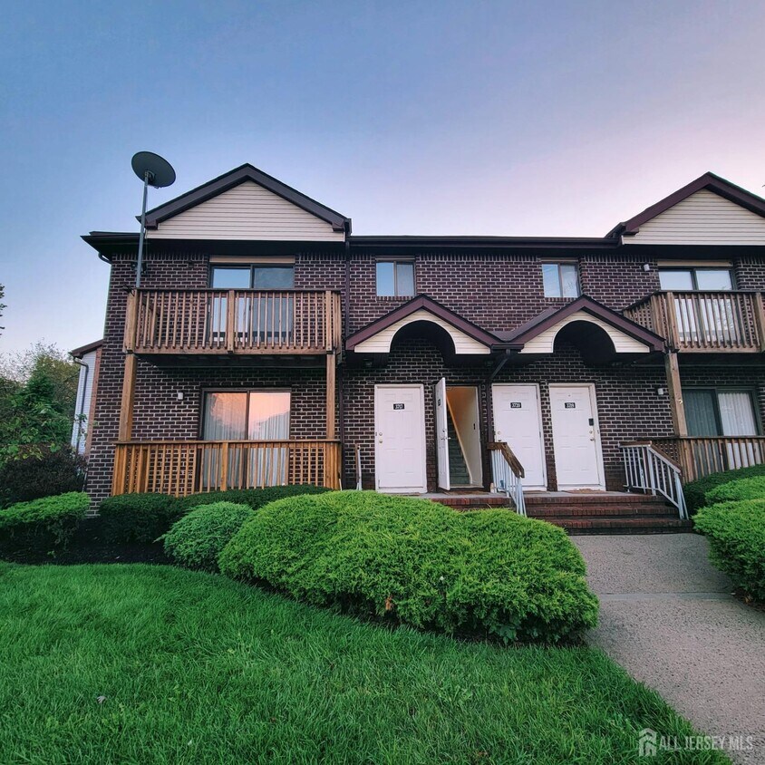 Primary Photo - 3718 Birchwood Ct