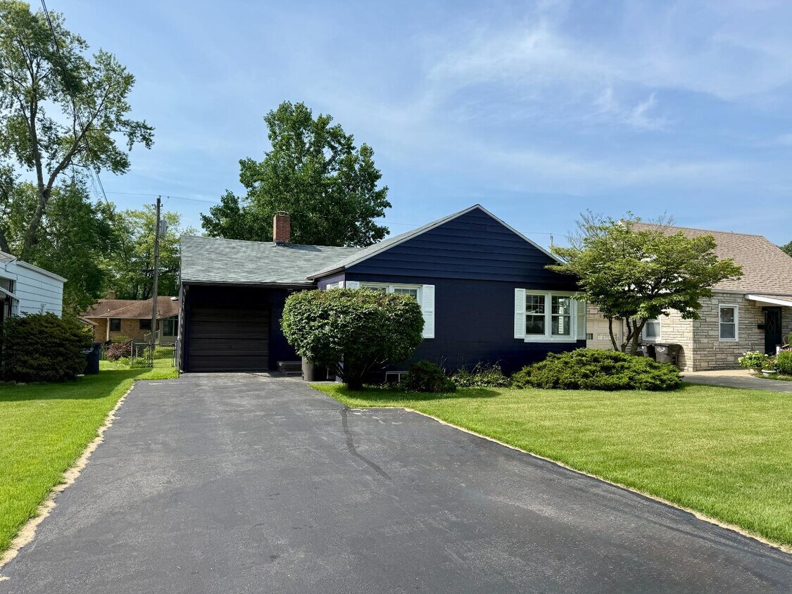 Foto principal - 208 W Conron Ave