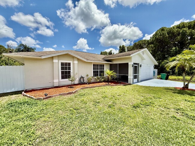 Building Photo - 1757 SW Gemini Ln