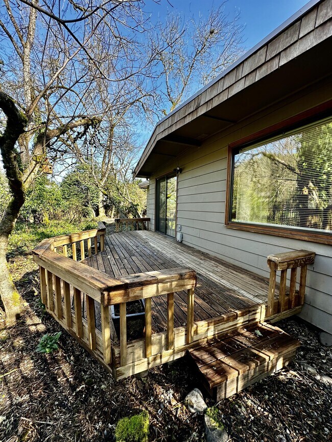 Building Photo - 2529 Riverview St