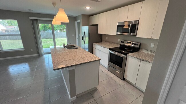 Foto del edificio - GORGEOUS 4 Bedroom, 2 Bathroom Home in Pal...