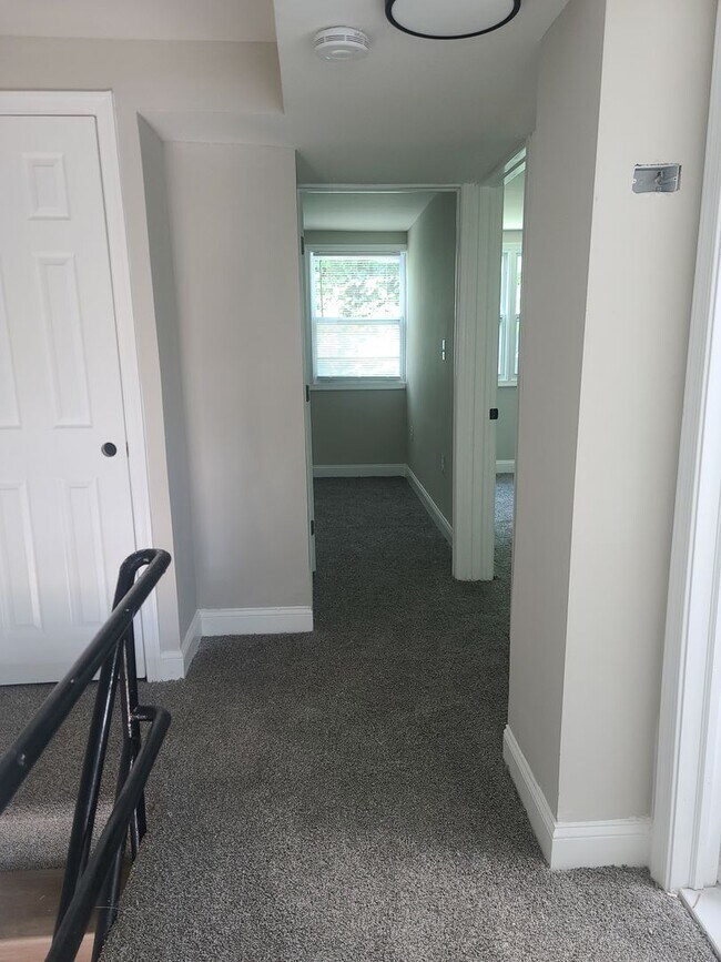 Building Photo - Newly Renovated Townhome Coming Soon!