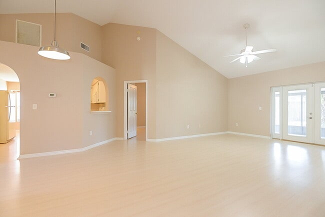 Foto del edificio - 28434 Meadowrush Way