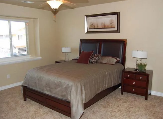 Building Photo - Gorgeous 3 bedroom, 2.5 bath end unit town...