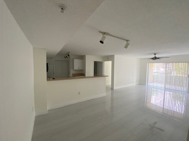 Building Photo - 1830 Florida Club Cir
