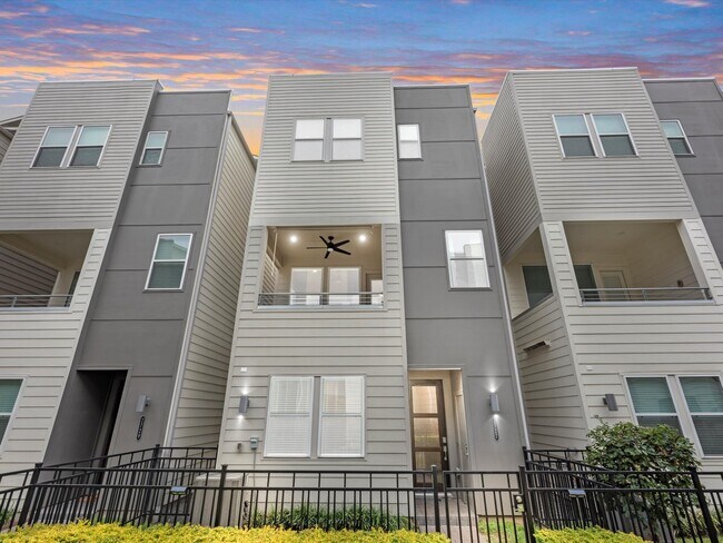 Foto del edificio - 2727 Clinton Dr