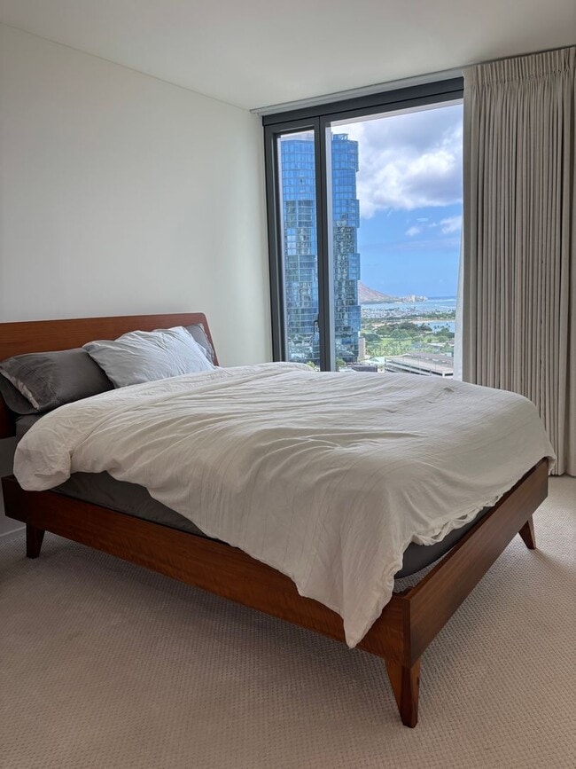Building Photo - 1000 Auahi St