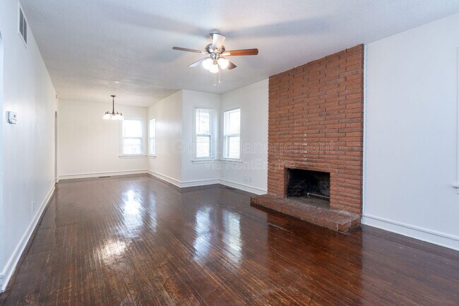 Foto del edificio - 102 W Zimmerly St