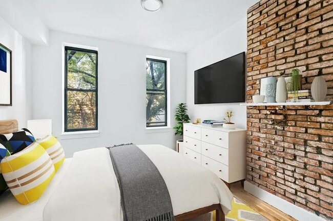 Foto del edificio - 3 bedroom in Brooklyn NY 11216