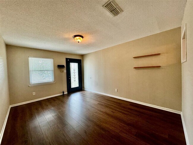 Foto del edificio - 8420 Maine Dr