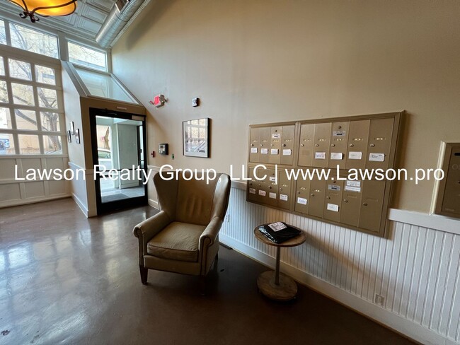 Building Photo - Luxury Apartment in Downtown Roanoke!