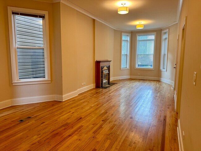 Foto del edificio - 2441 W Cortland St