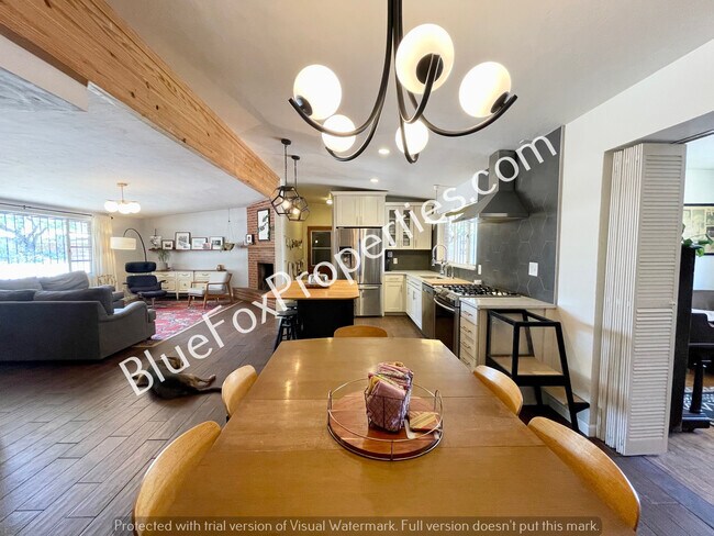 Foto del edificio - 3523 N Stewart Ave