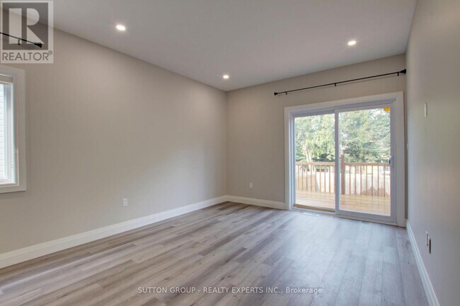 Photo du bâtiment - 104 Fifth Ave