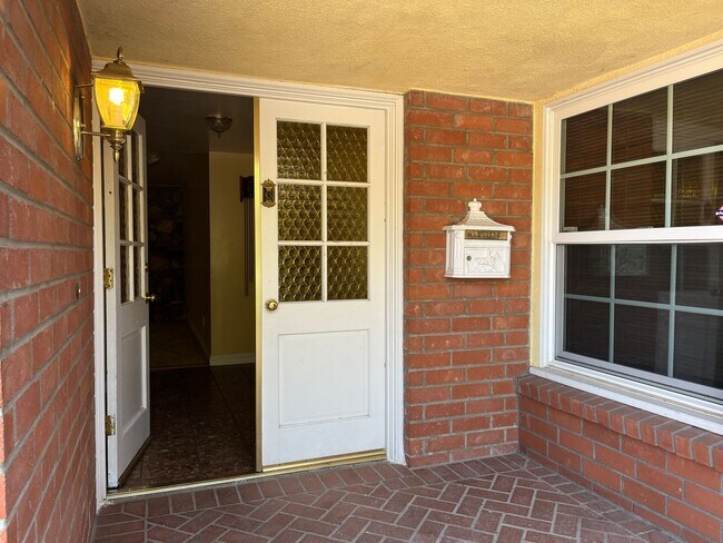 Building Photo - 3-bedroom 2-bathroom House for Rent in Riverside