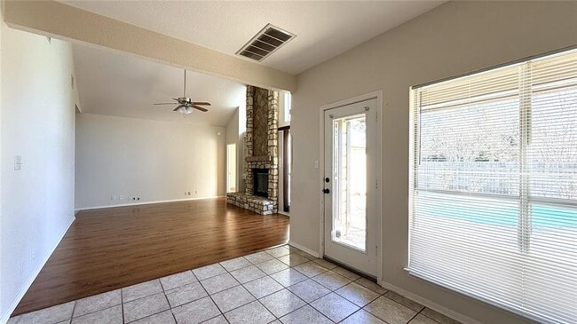 Foto del edificio - 11513 Kempwood Dr