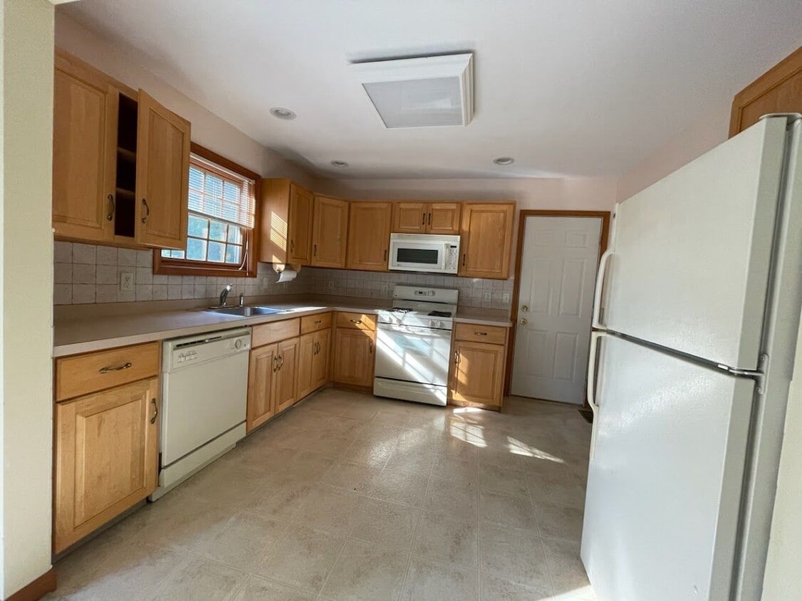 Building Photo - 62 Spangenburg Ave