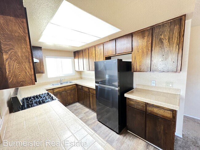 Building Photo - 2 br, 1 bath House - 1014 Santa Fe Dr