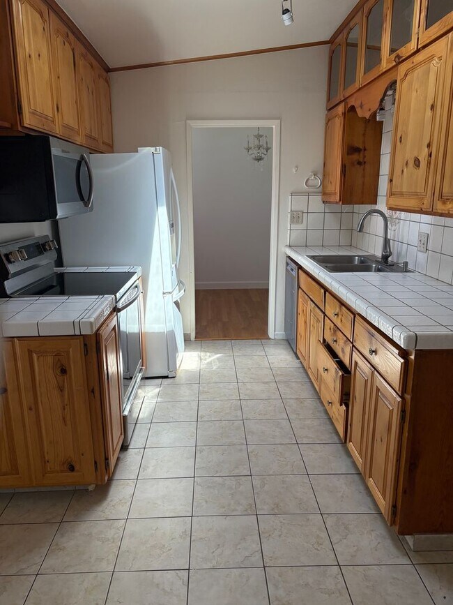 Foto del edificio - Beautiful 4 bedroom 2 bath home in Newark