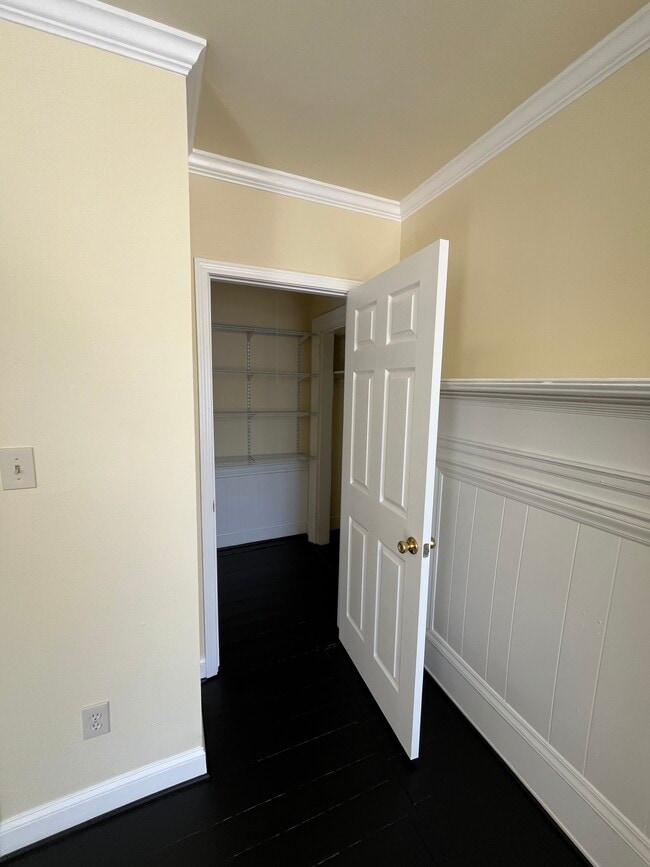 Building Photo - 715 Caroline St