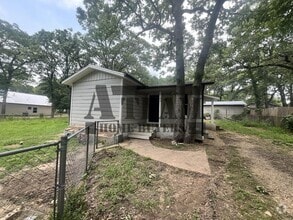 Building Photo - 142 Forrest Oaks Dr