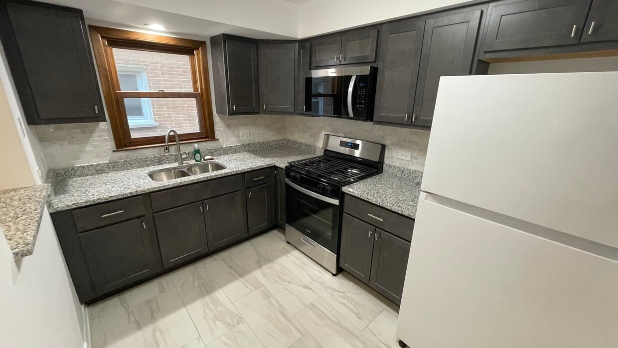 Building Photo - 4532 Maple Ave