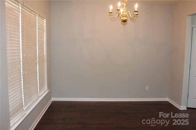 Building Photo - 2715 Old Ironside Dr