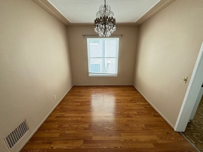 Building Photo - 347 N Hayworth Ave