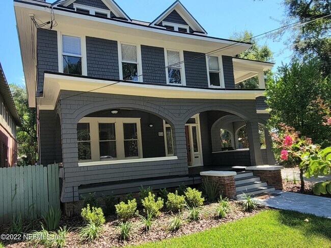 Building Photo - 554 Lancaster St