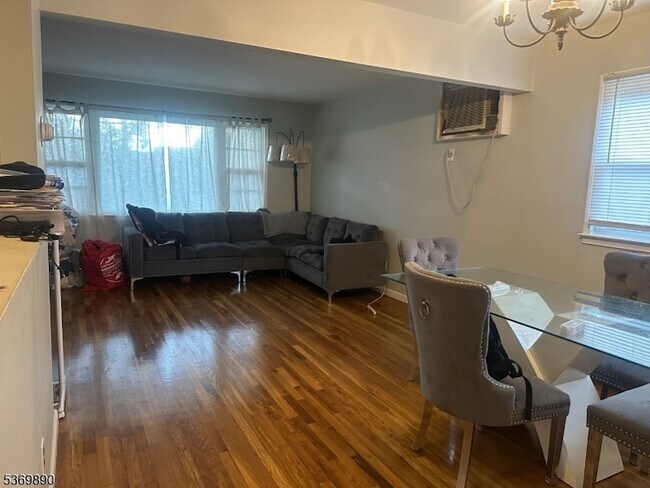 Foto del edificio - 171 Willard Ave