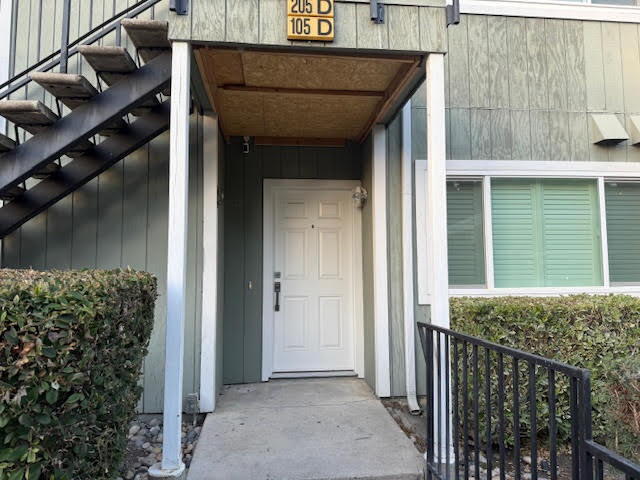 Building Photo - Beautifully remodeled/updated condo !