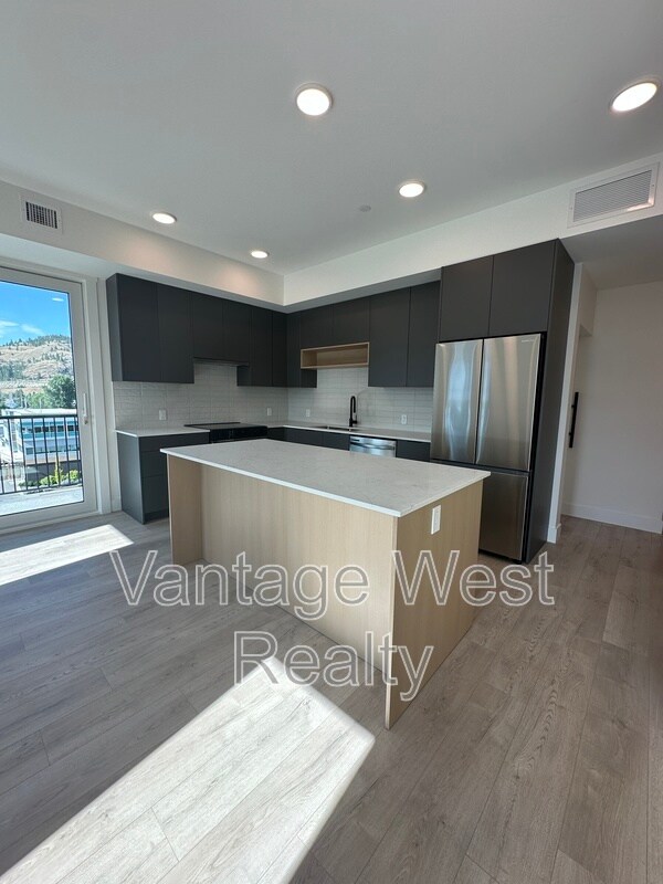 Photo du bâtiment - 620-620 Coronation Ave