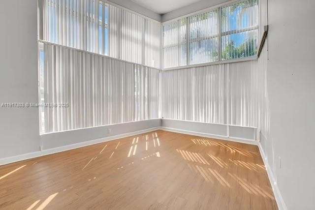 Foto del edificio - 8000 NE Bayshore Ct